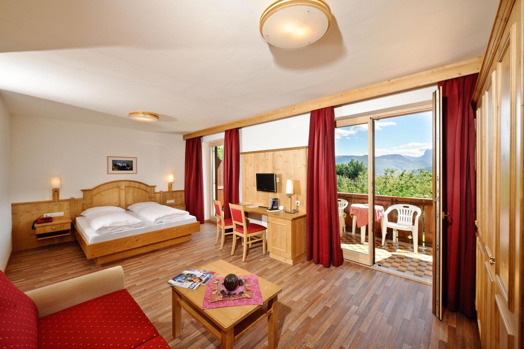 Hotel St. Justina Hof Eppan an der Weinstraße Exteriör bild