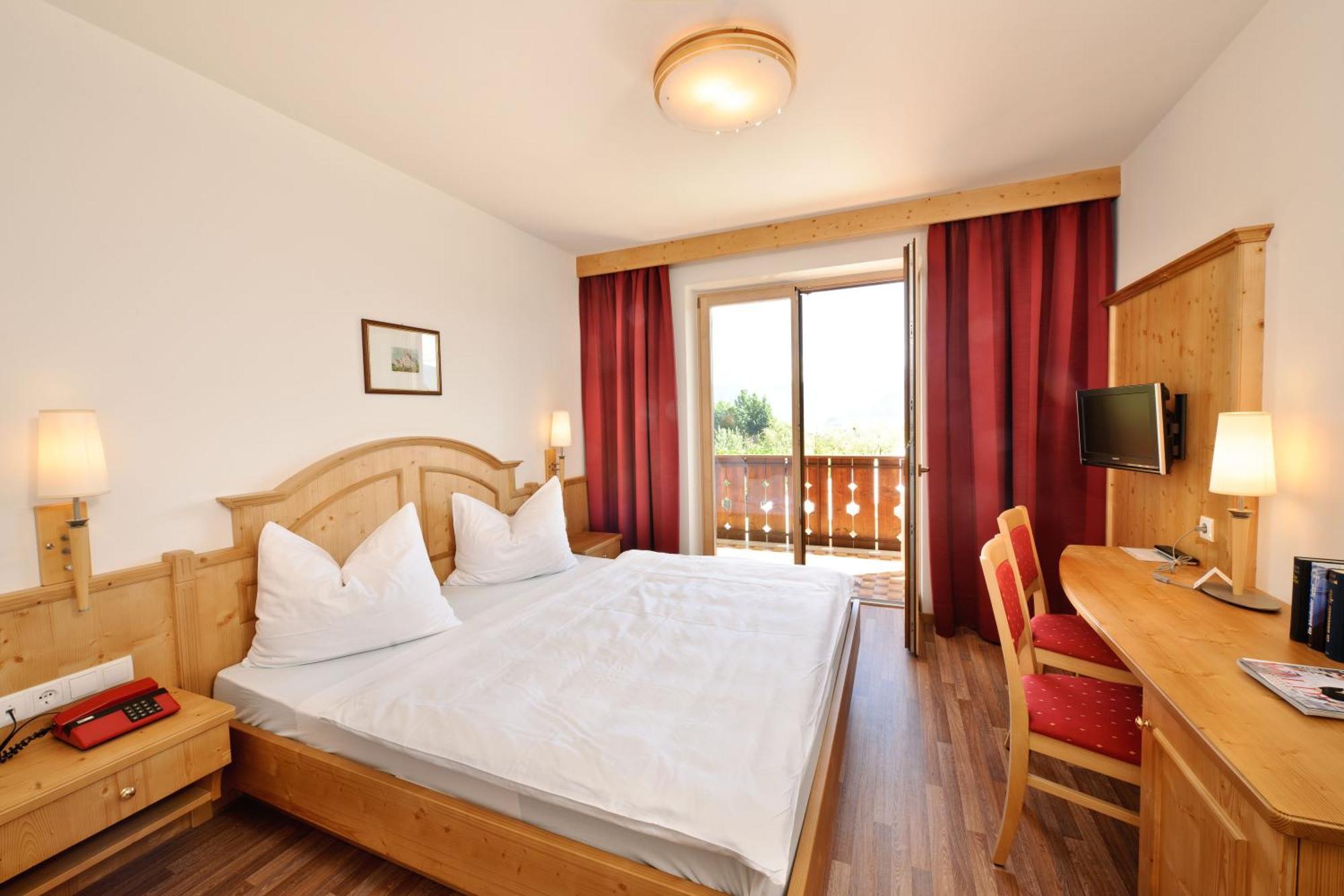 Hotel St. Justina Hof Eppan an der Weinstraße Exteriör bild