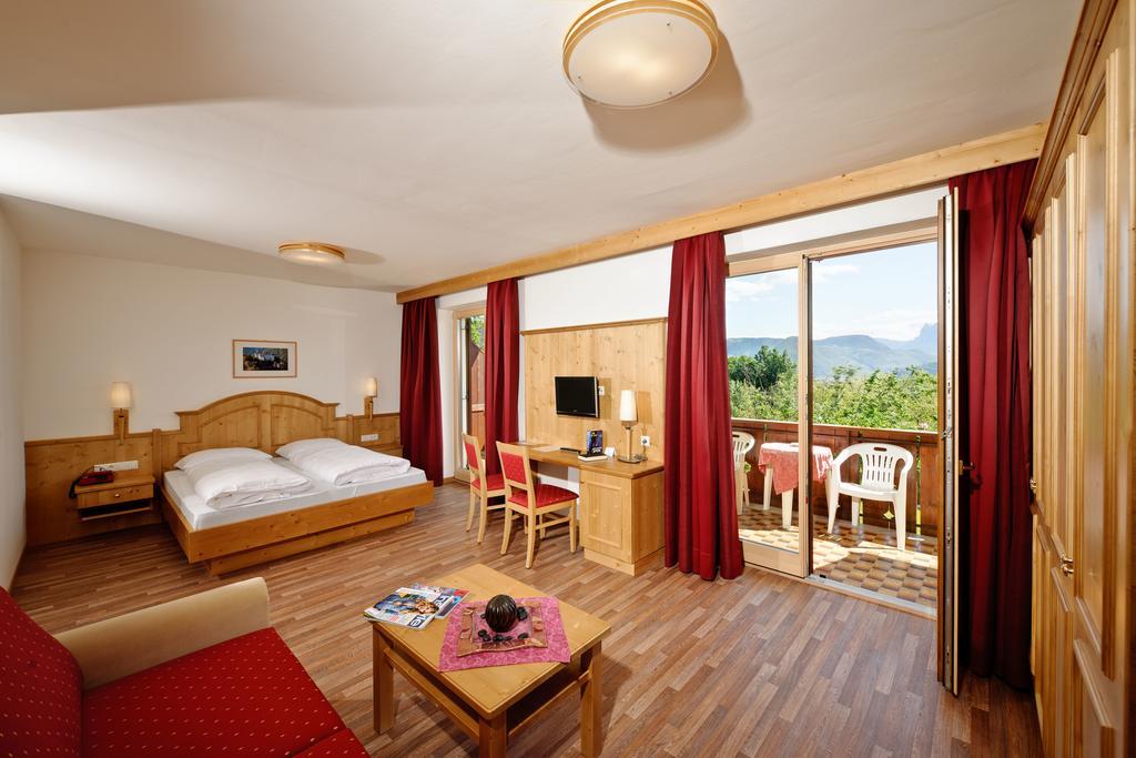 Hotel St. Justina Hof Eppan an der Weinstraße Exteriör bild